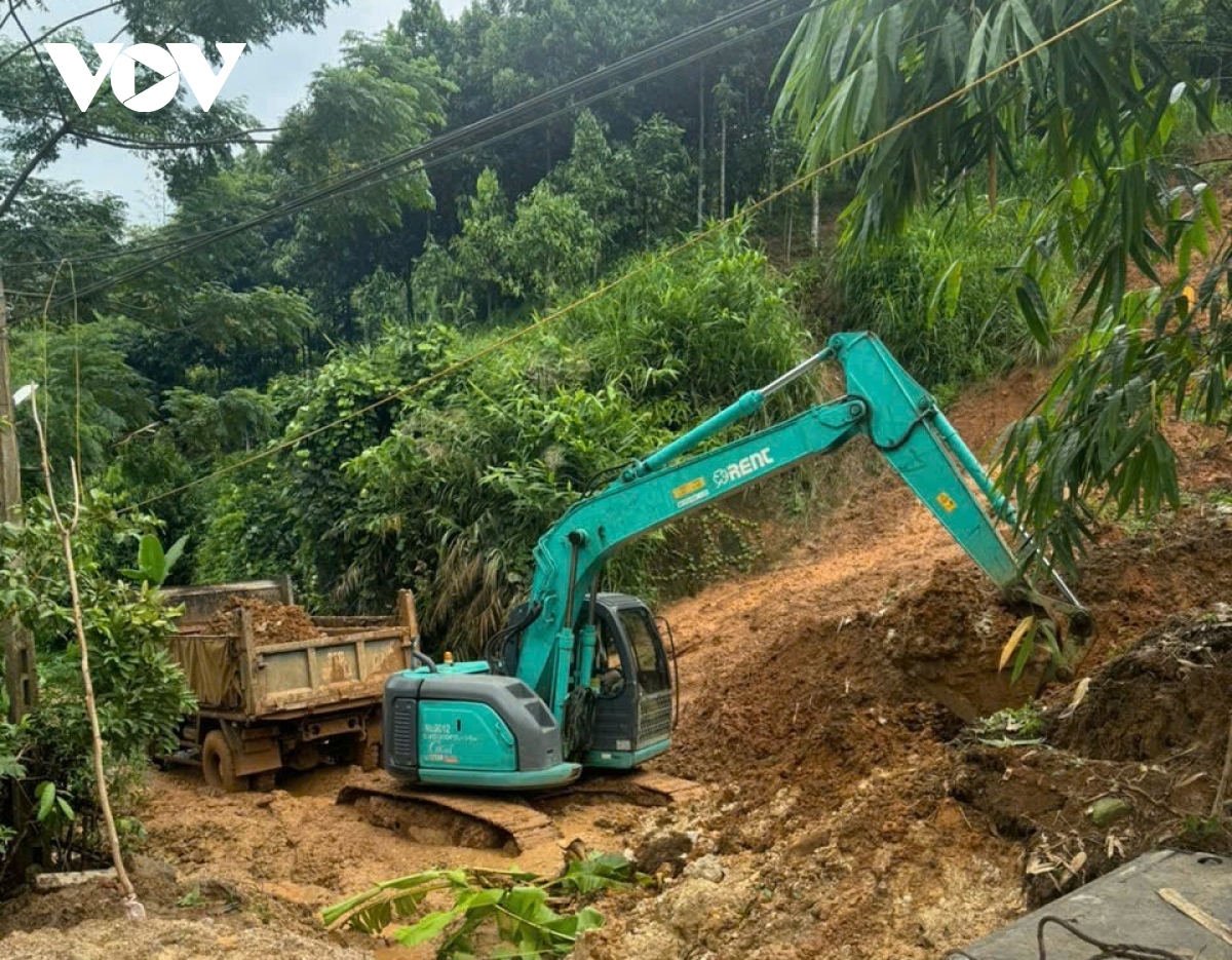 Yên Bái phân luồng từ xa do sạt lở tắc đường trên tỉnh lộ 164